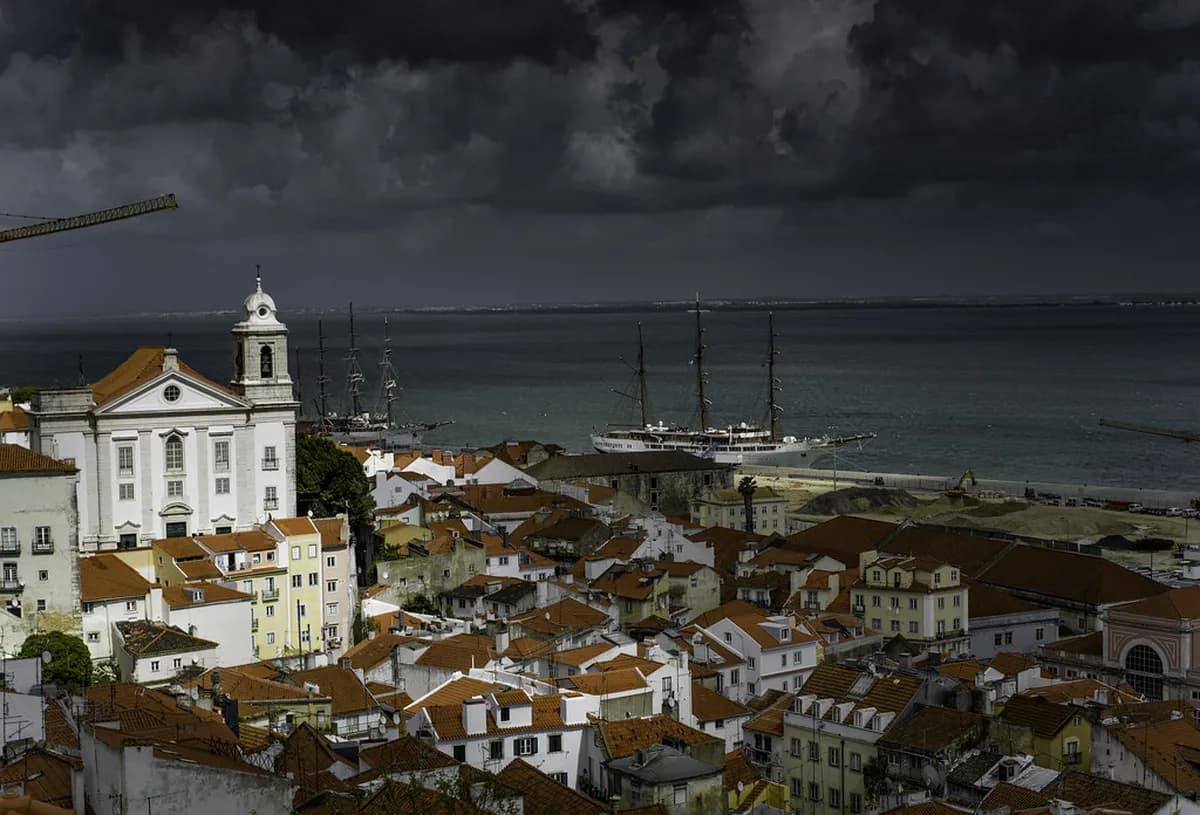 Alfama Lisbon Travel Guide: Local Tips