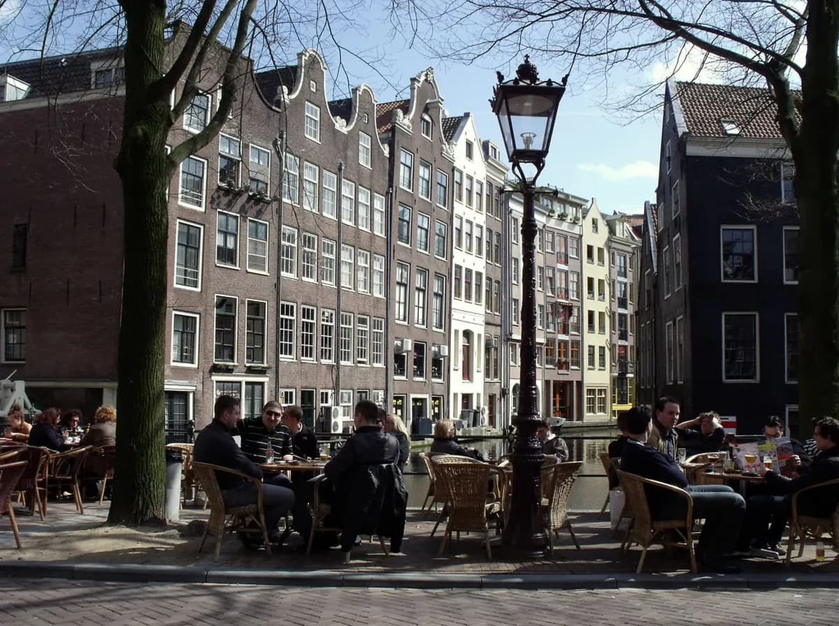 Amsterdam Red Light District: Complete Guide to De Wallen