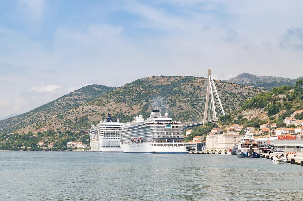 Best Time to Visit Dubrovnik Without Crowds: Seasonal & Daily Guide