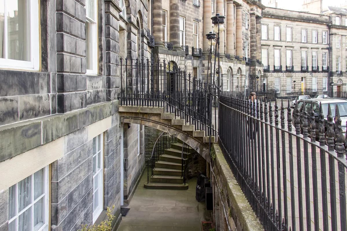 Best Time to Visit Edinburgh: 2026 Season Guide