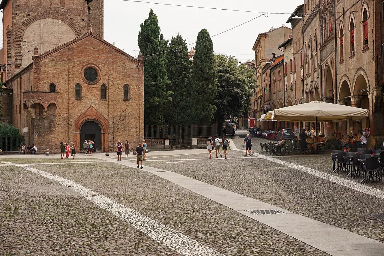 Bologna Neighborhoods Guide: Where to Stay by Vibe and Budget (2026)