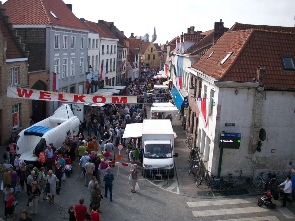 Bruges Neighborhoods Guide: Where to Stay in 2026