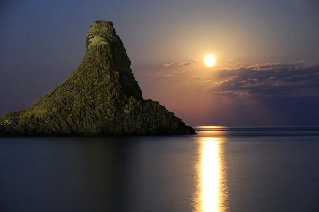 Cyclops Coast Day Trip from Catania: Acitrezza Guide