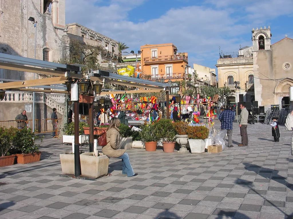 Corso Umberto I Taormina: Walking Guide to the Old Town
