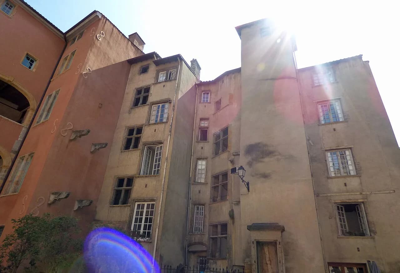 Croix-Rousse Lyon Guide: Silk Heritage, Traboules and Local Tips