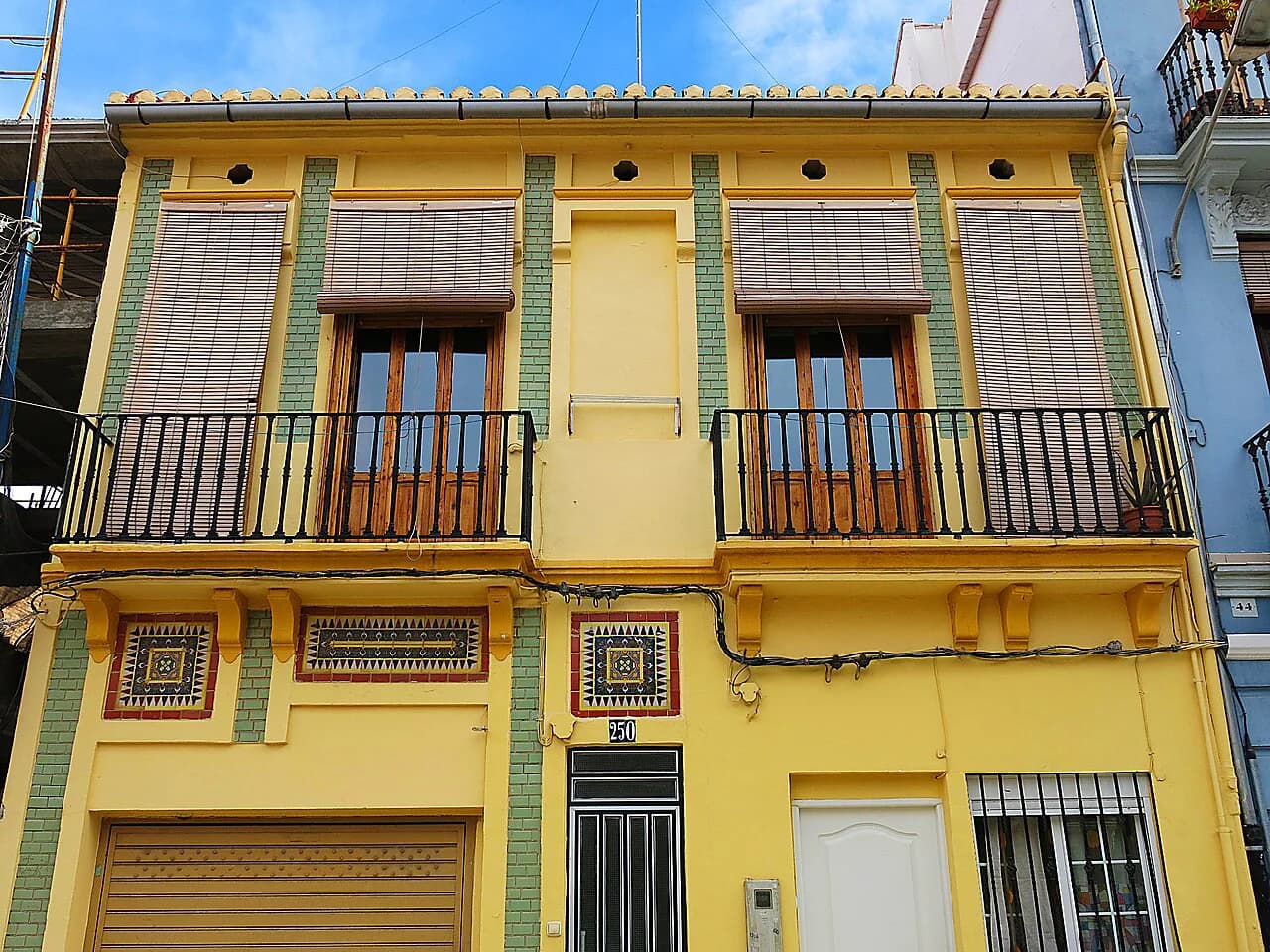 El Cabanyal Valencia Guide: Tiled Streets, Market, and Transit Tips (2026)