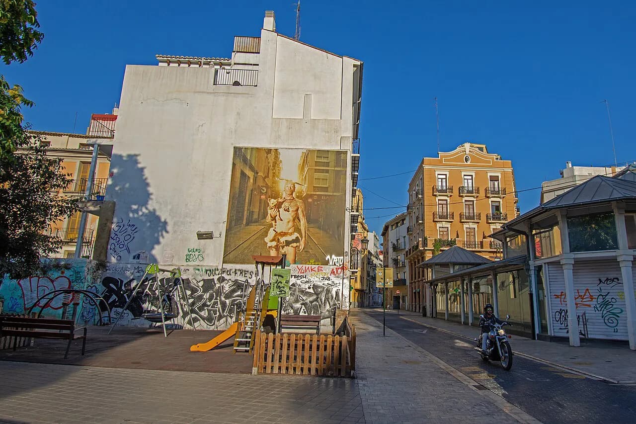 El Carmen Valencia Guide: Street Art, History, and Local Secrets