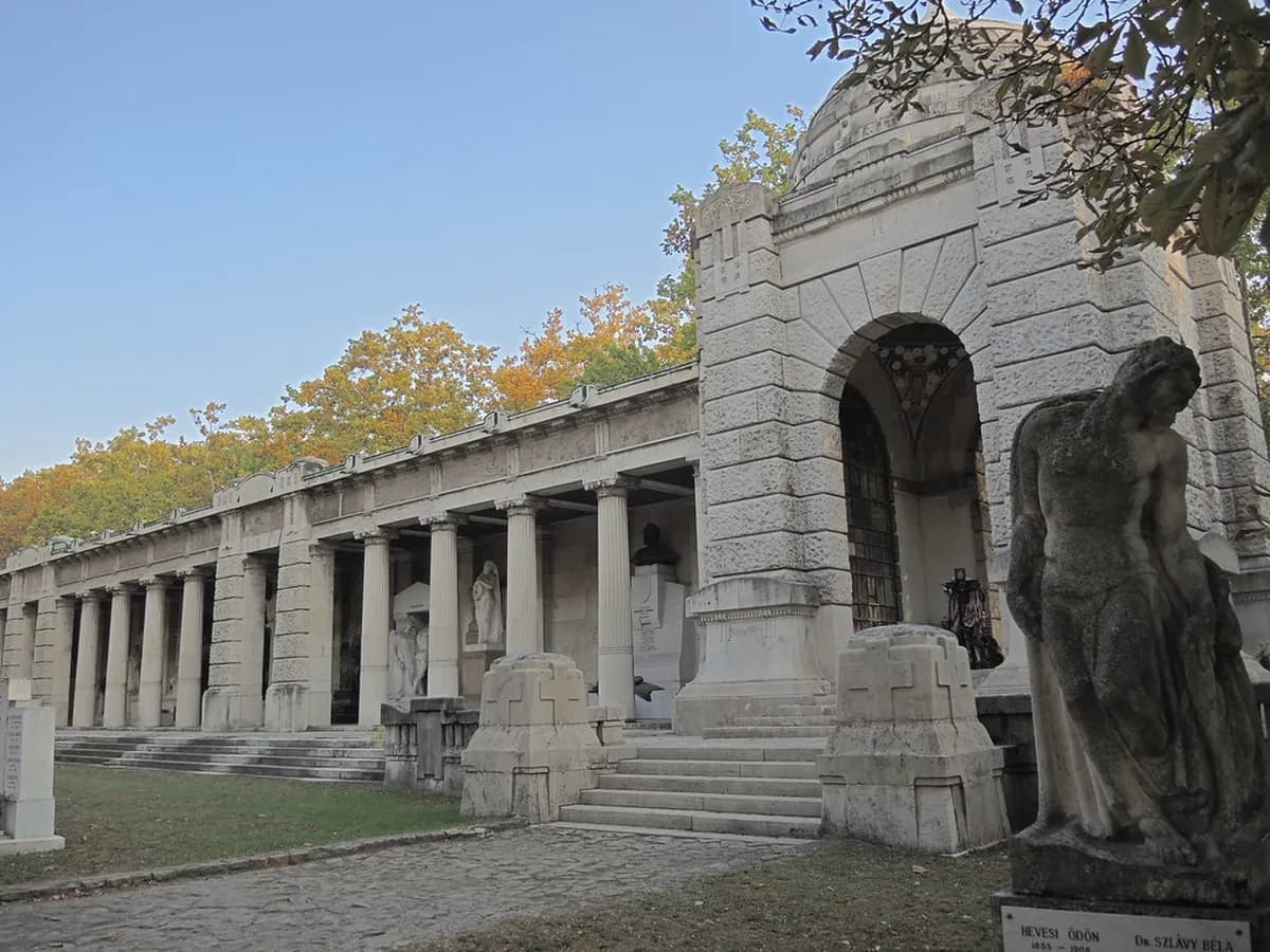 Fiumei Road Cemetery Visitor Guide: 7 Essential Tips