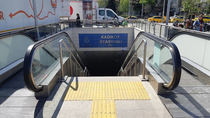 Kadikoy Istanbul Guide: Ferries, Moda, and a 1-Day Itinerary (2026)