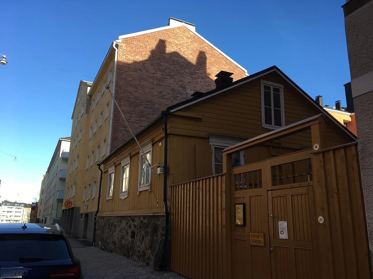 Kruununhaka Helsinki Guide: Senate Square, Tervasaari, and the Quiet Old Town