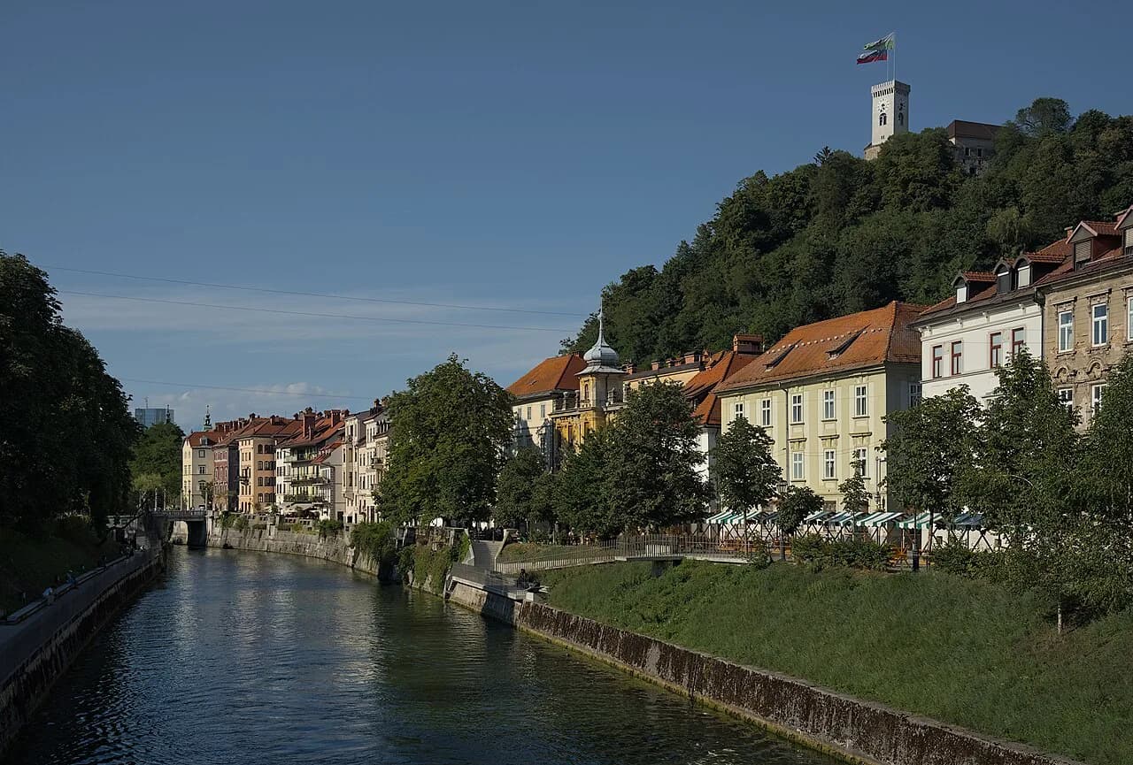 Ljubljana Neighborhoods Guide: Where to Stay in 2026