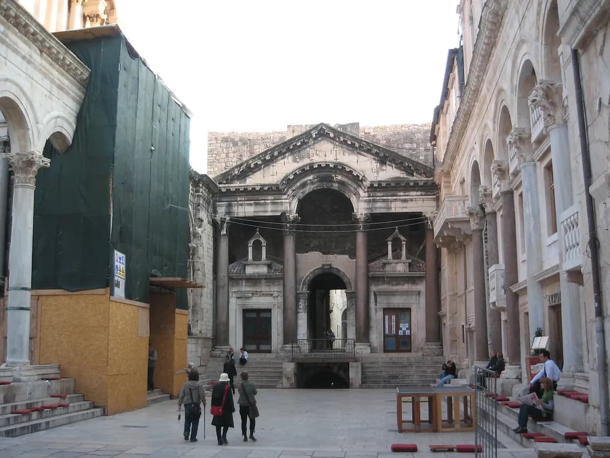 Lučac-Manus, Split: Neighborhood Guide and Rooms Review