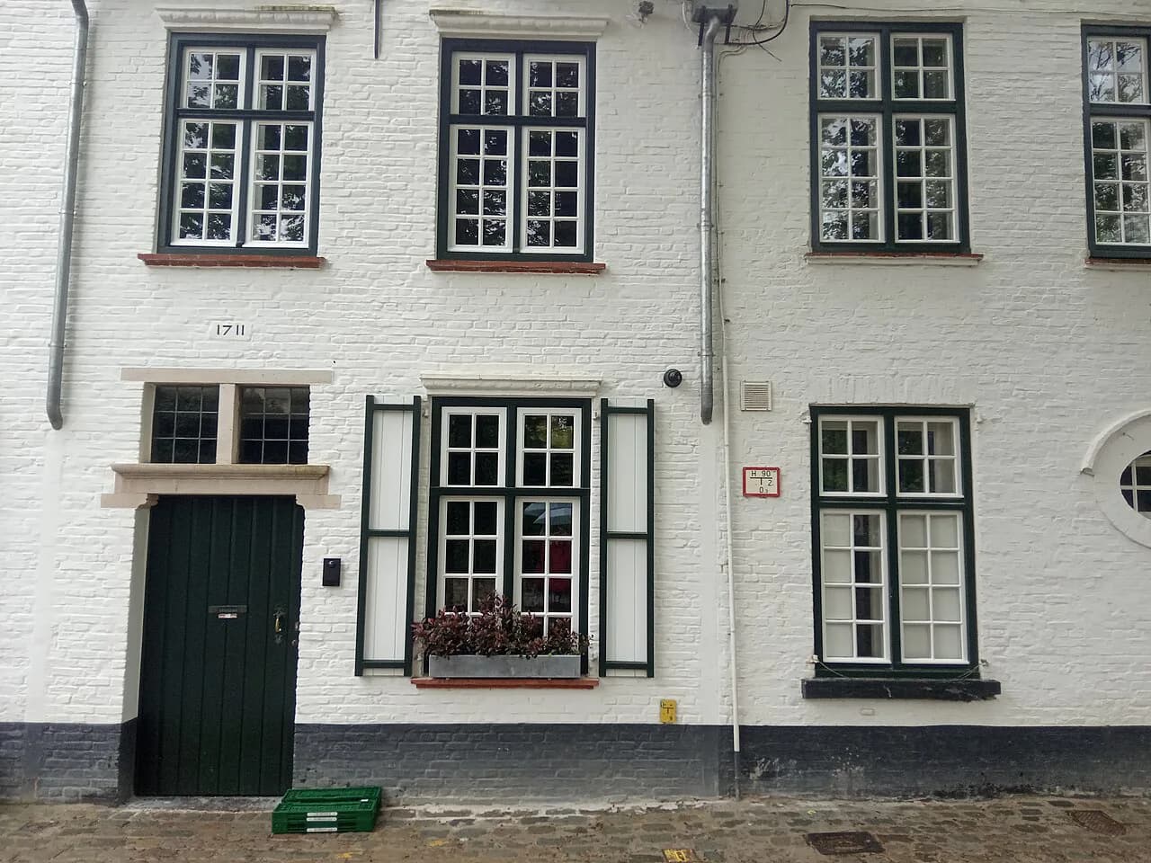 Minnewater Bruges: A Local's Lake of Love (Skip the Crowds)