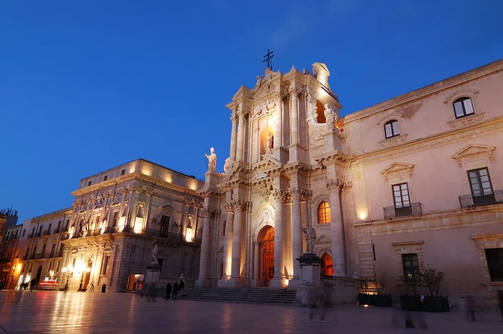 Piazza del Duomo, Ortigia: Guide to Syracuse's Baroque Square