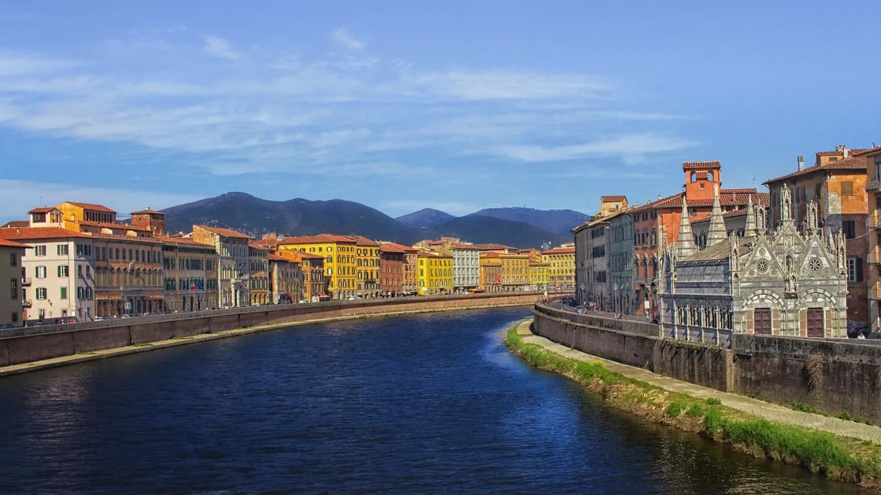 Pisa's Arno Lungarnos: A Riverside Walking Guide to Both Banks