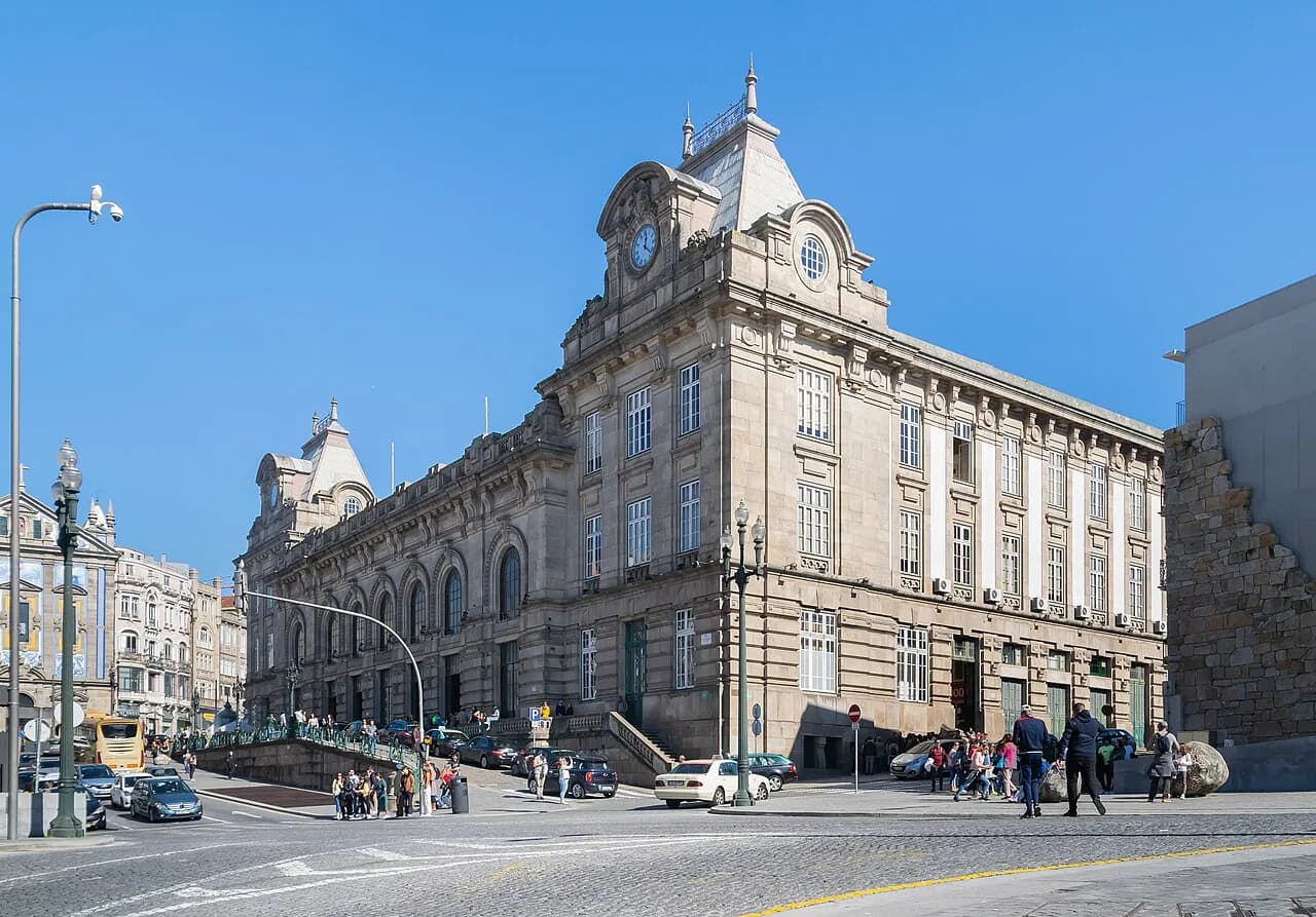 Porto Tiles Walking Tour: DIY and Guided Azulejo Routes