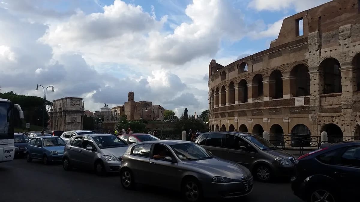 Rome Colosseum At Night Tour: Booking Guide & What to Expect