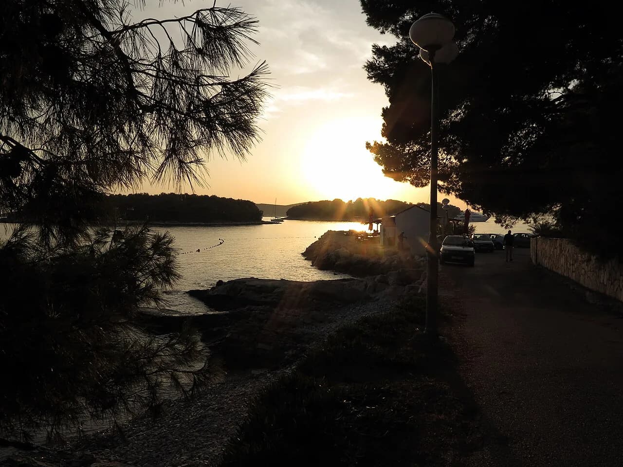Šolta Day Trip from Split: Ferry Guide, Villages & Local Tips