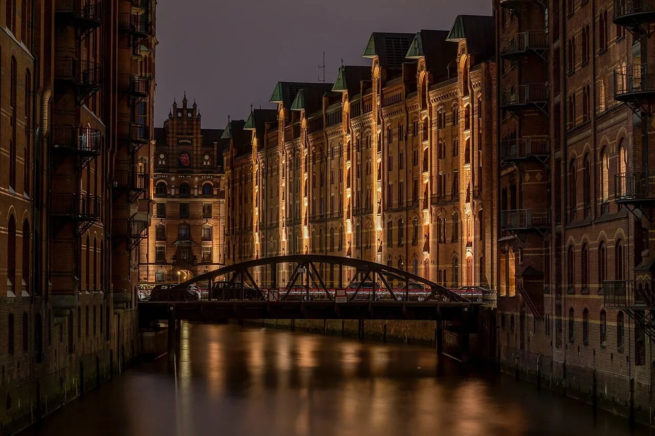 Speicherstadt Hamburg Guide: UNESCO Sites, Routes & Tips for 2026
