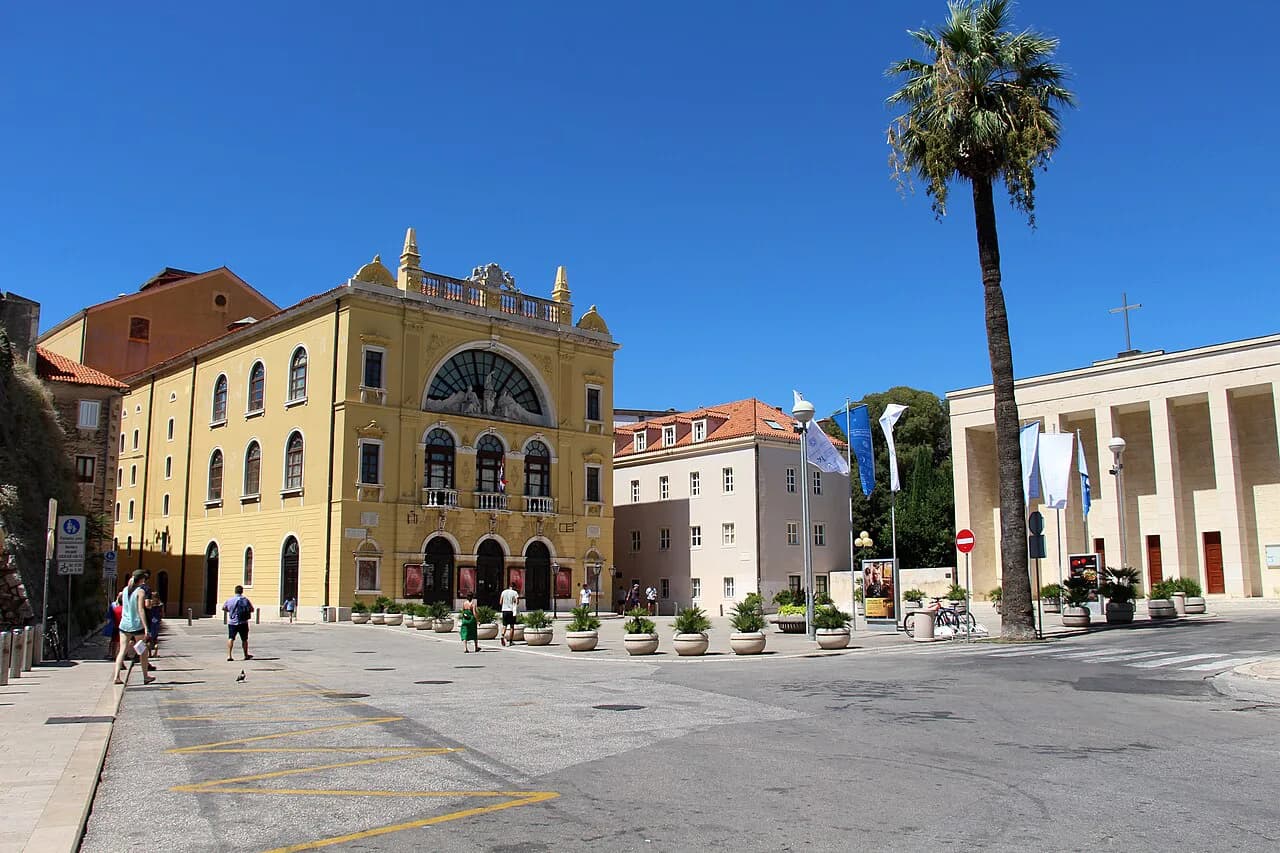 Split Neighborhoods Guide: Where to Stay and Explore (2026)