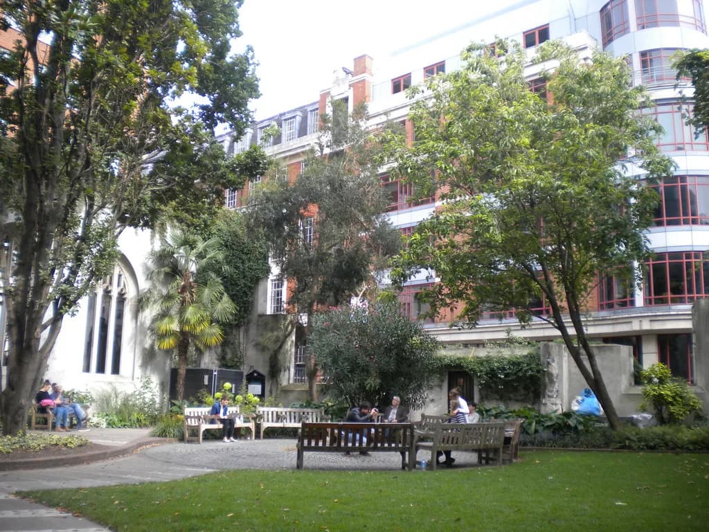 St Dunstan-in-the-East Visitor Guide: Free Church Garden & History