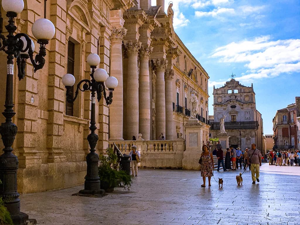 Where to Stay in Syracuse: Ortigia vs Mainland Neighborhoods