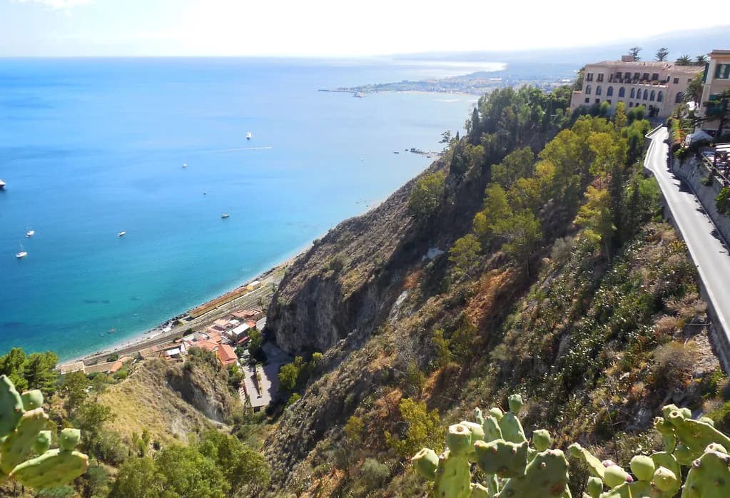 What to Eat in Taormina: Sicilian Dishes and Street Food