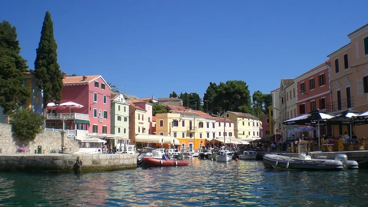 Veli Bej Bath Visitor Guide: 7 Things to Know Before You Go