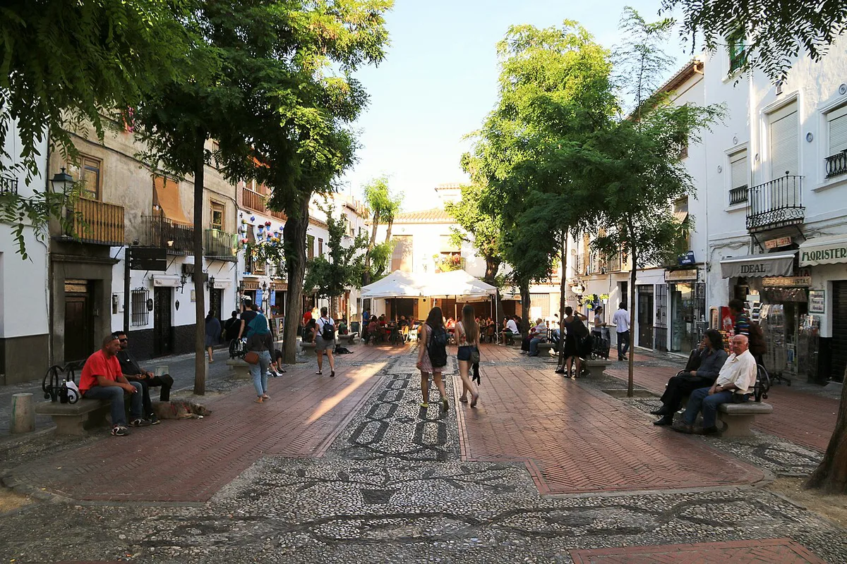 A plaza in albaicin 2016 dark (2) — 2