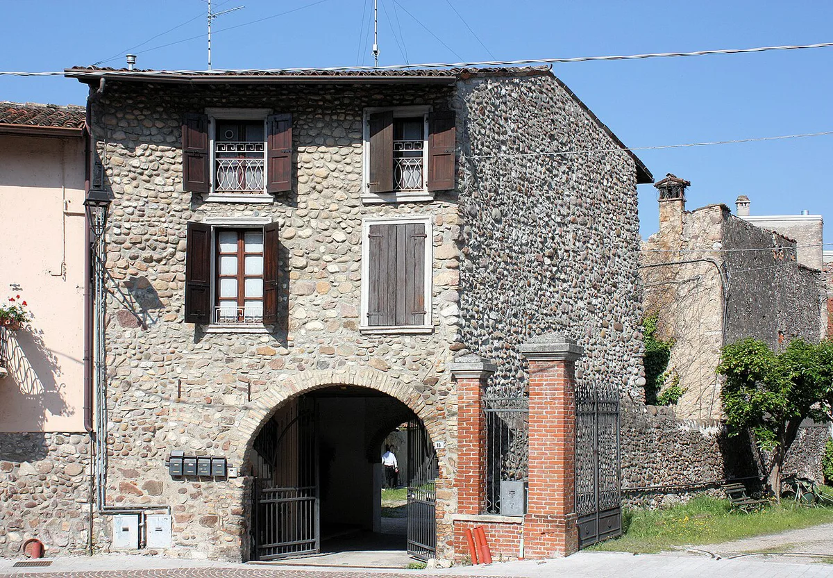 Ponti sul Mincio house 18 Piazza Parolini — 1