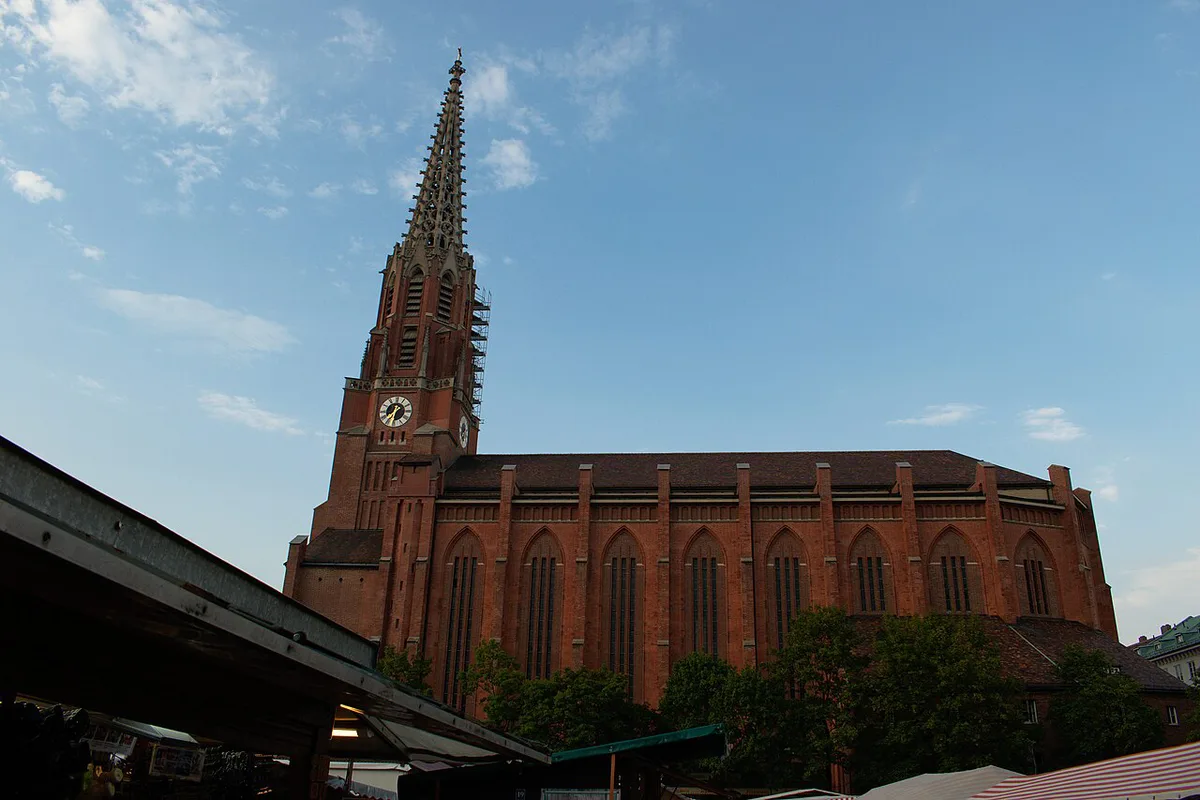 Mariahilfplatz with the Auer Dult market and Mariahilfkirche in Munich's Au district — 2