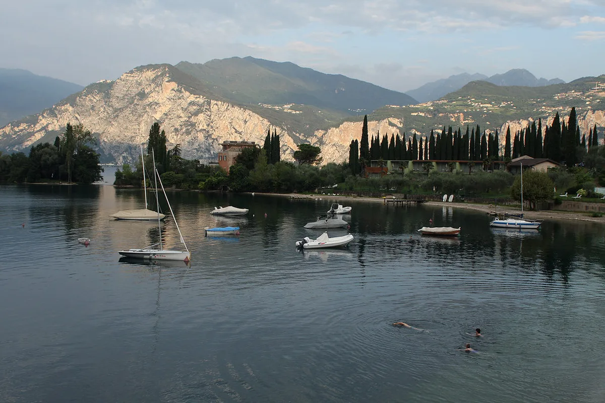 Lake Garda: Sirmione and the Scaligero Castle in Milan