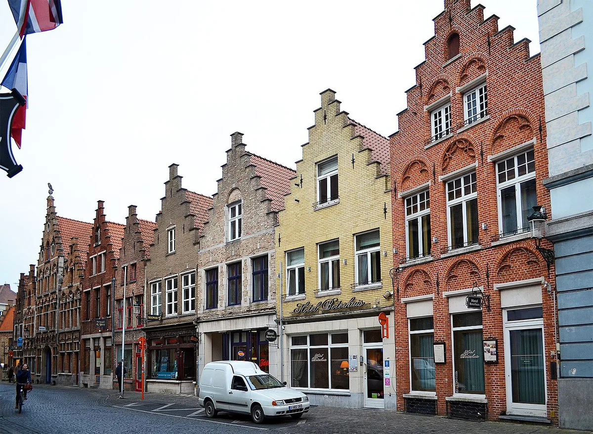 Cozy Flemish restaurant interior on Sint-Jakobsstraat in Bruges — 1