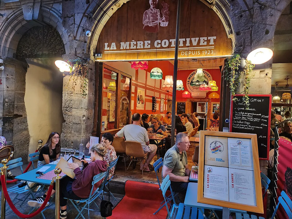 A traditional bouchon lyonnais restaurant interior with red-checked tablecloths in Lyon — 2