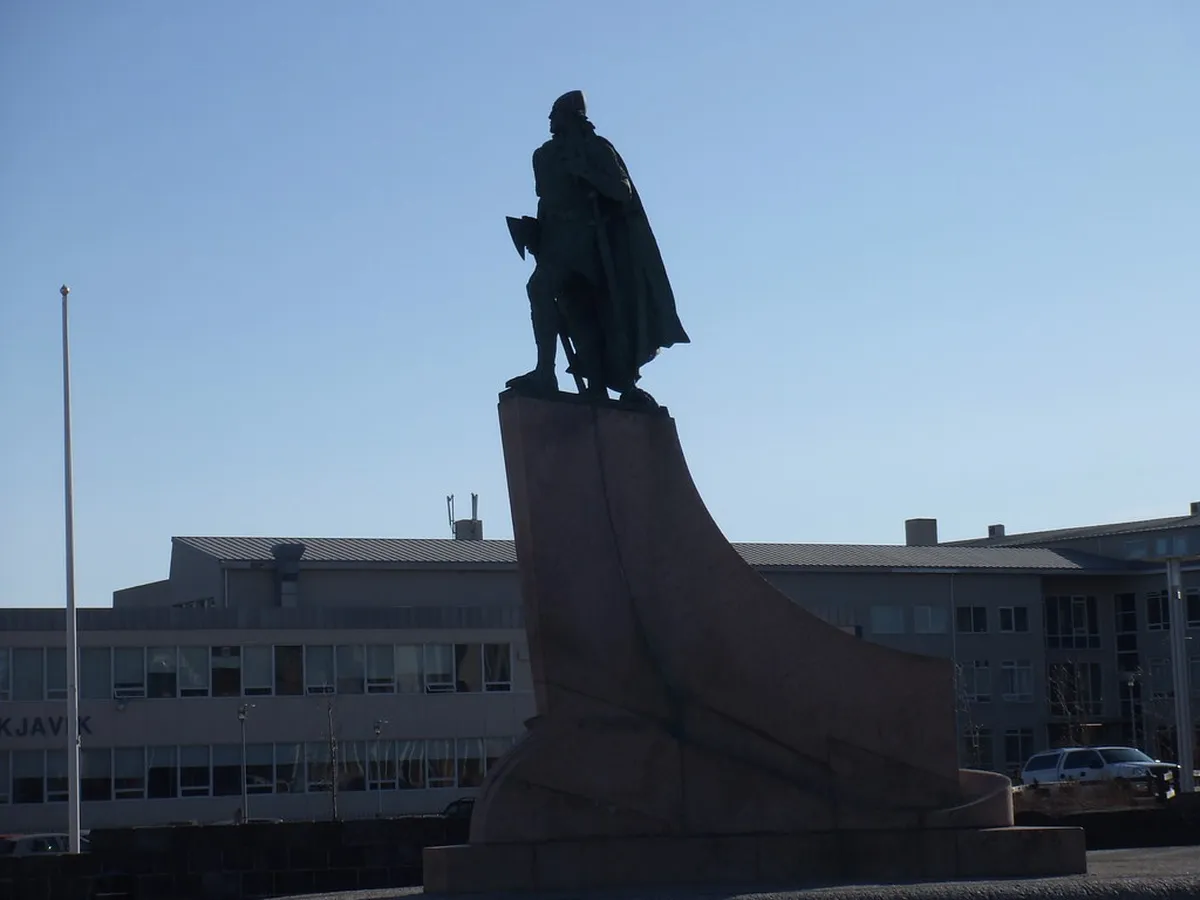 Reykjavik Dining Logistics: Reservations, Tipping, and Timing