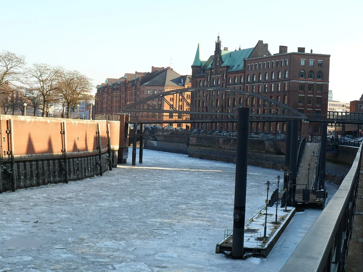 Quiet spring morning along the Alster canal in central Hamburg — 1