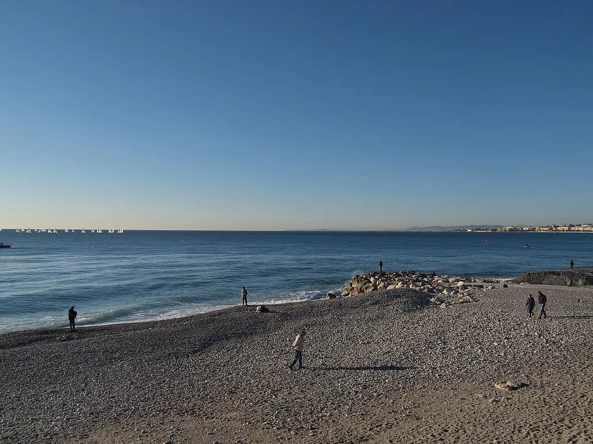 A quiet September morning along the Promenade des Anglais in Nice with few tourists — 2