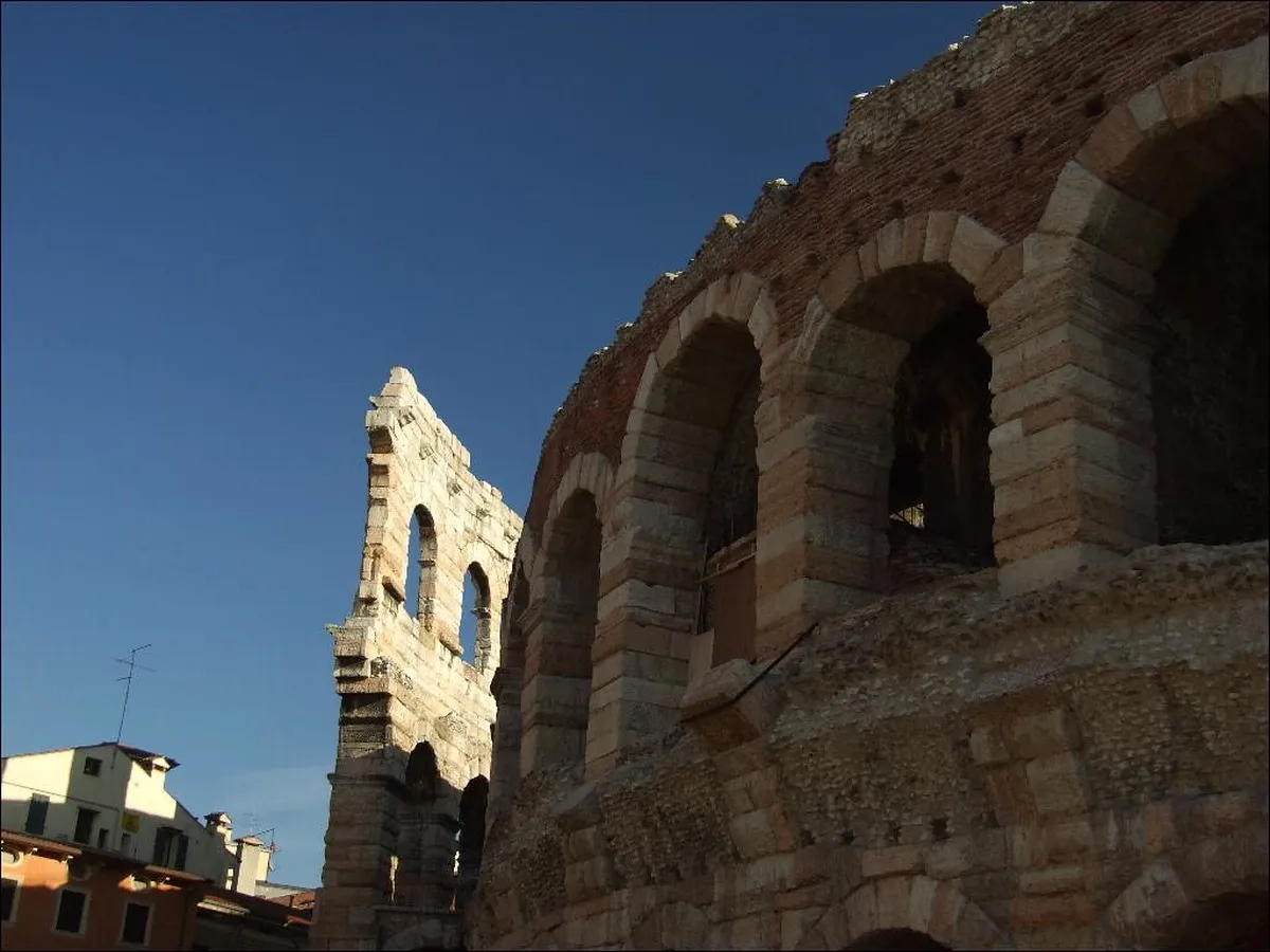 Crowd Triggers to Plan Around — a scene in Verona