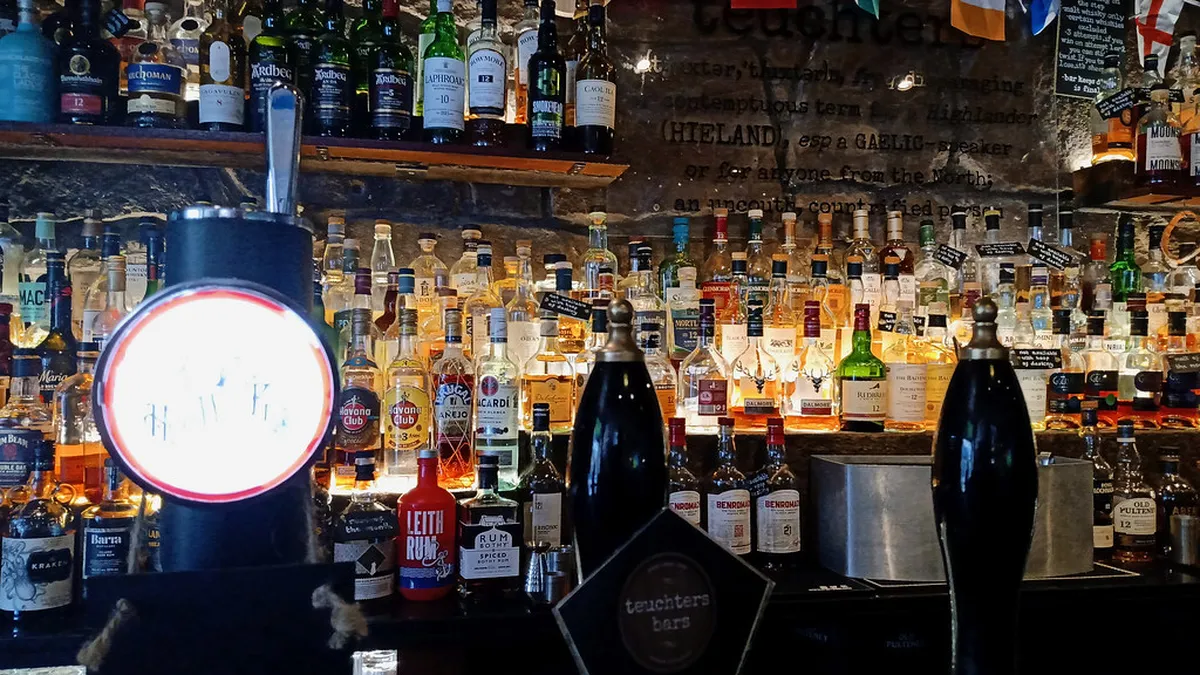 The 9 Best Whisky Bars in Edinburgh — a scene in Edinburgh