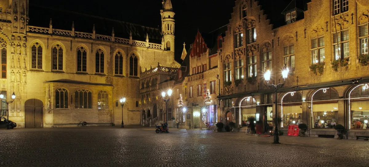 Cobbled canal-side street in the Sint-Anna quarter of Bruges — 2