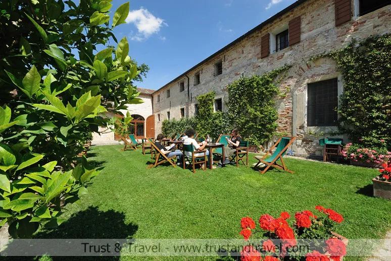 Parks Gardens and Outdoor Spots in Cannaregio in Venice