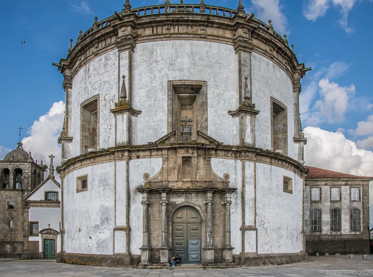 Porto independent shops and craft beer bar storefronts on Rua de Cedofeita