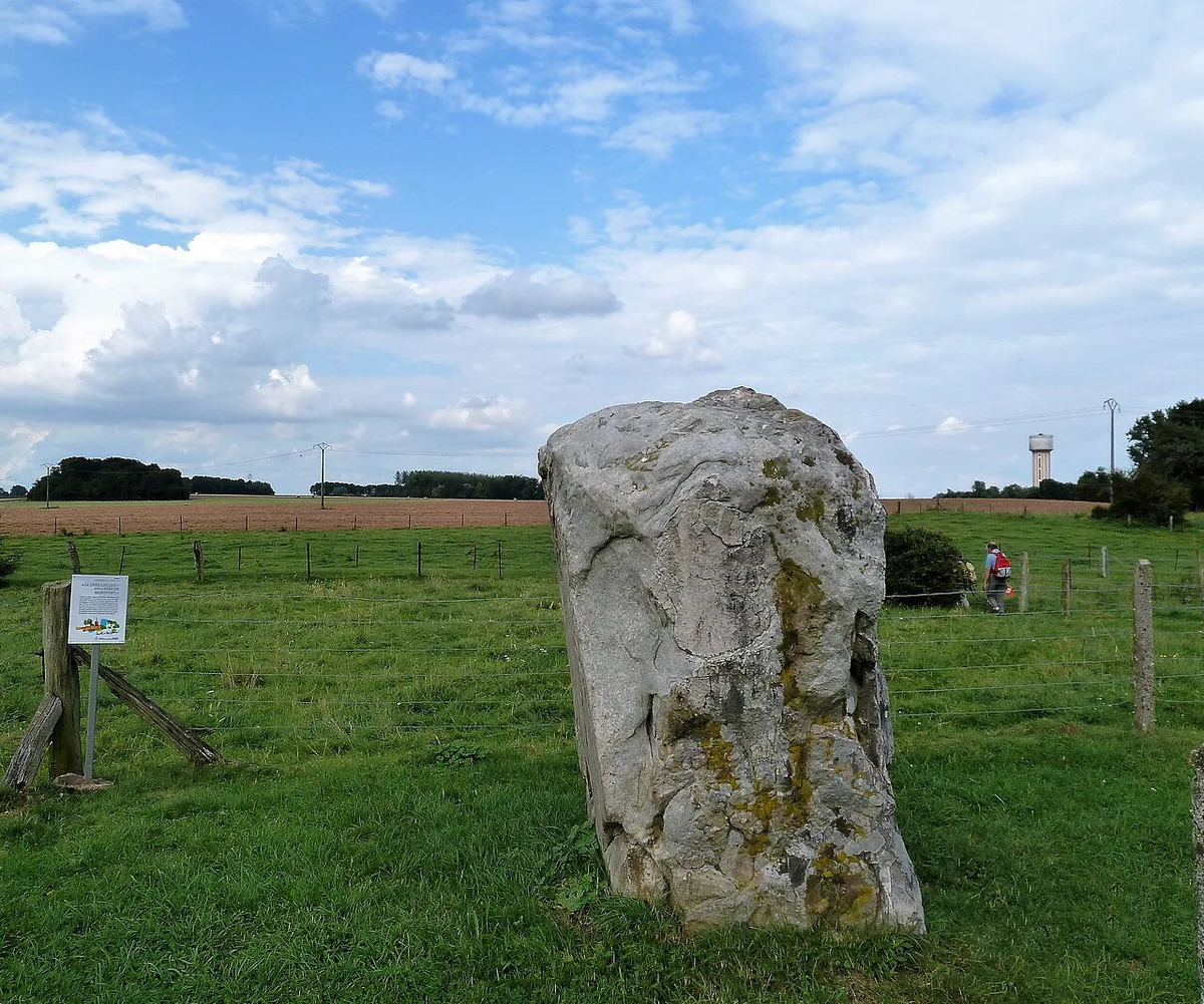 Vendegies-sur-Écaillon .- Le Menhir dit Le Gros Caillou ou Grès Montfort (4) — 2