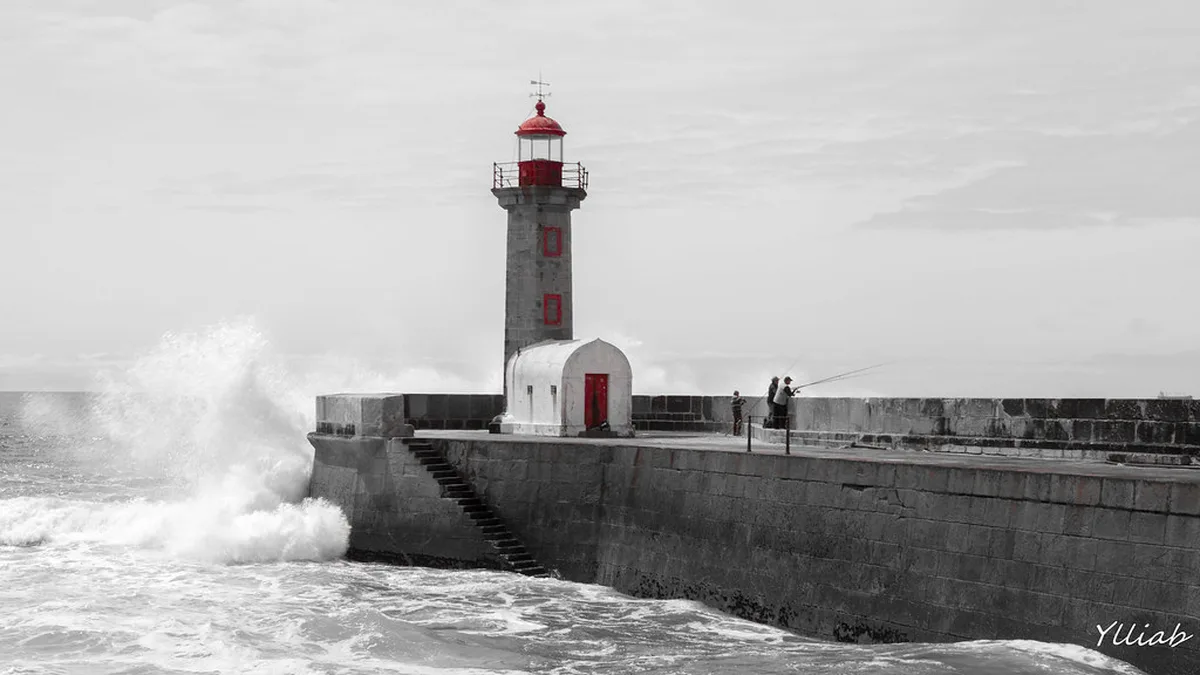 Felgueiras Lighthouse overlooking the Atlantic at Foz do Douro, Porto