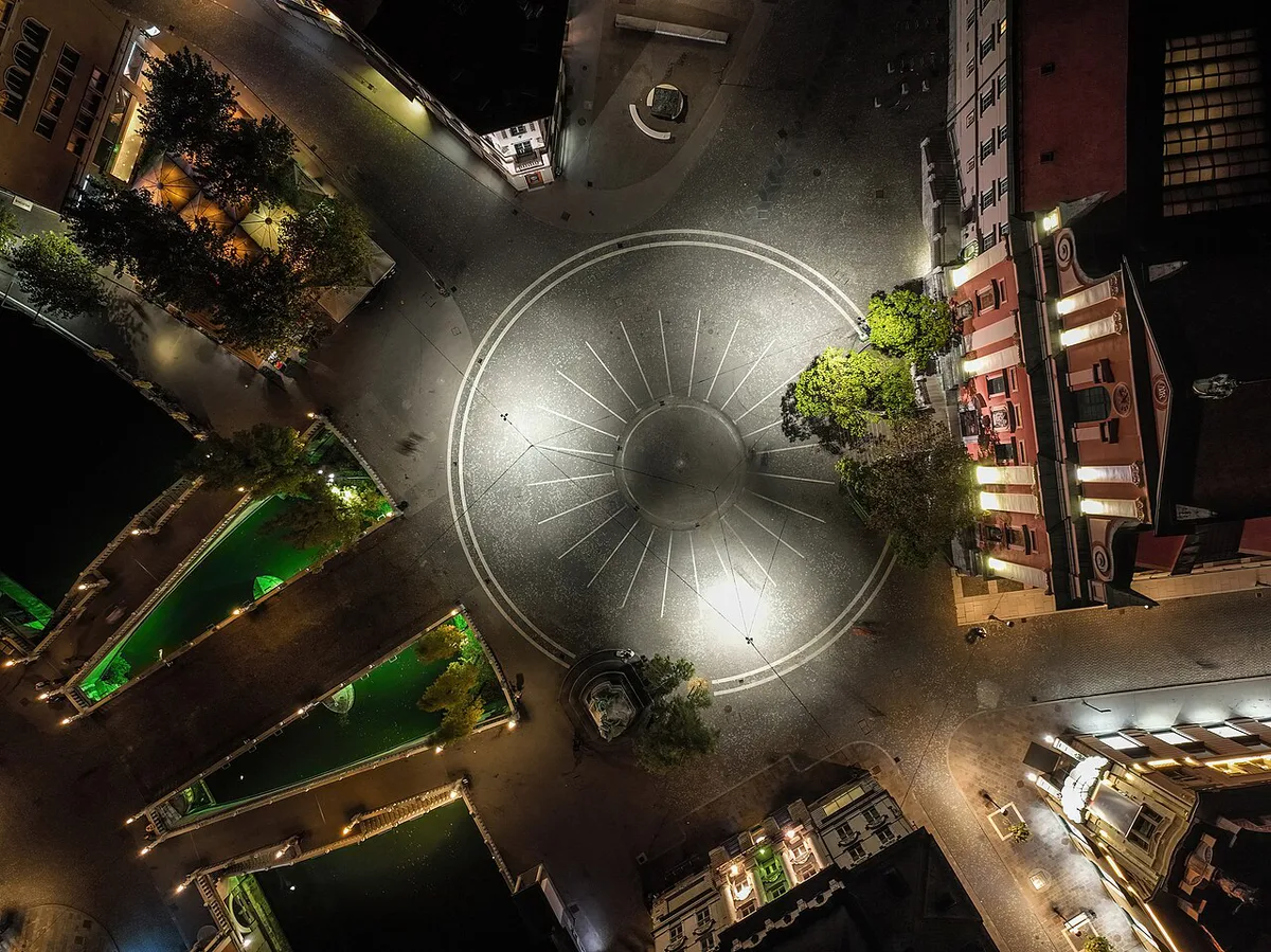 Tromostovje in Prešernov trg (Tromostovje and Prešeren Square) — 1