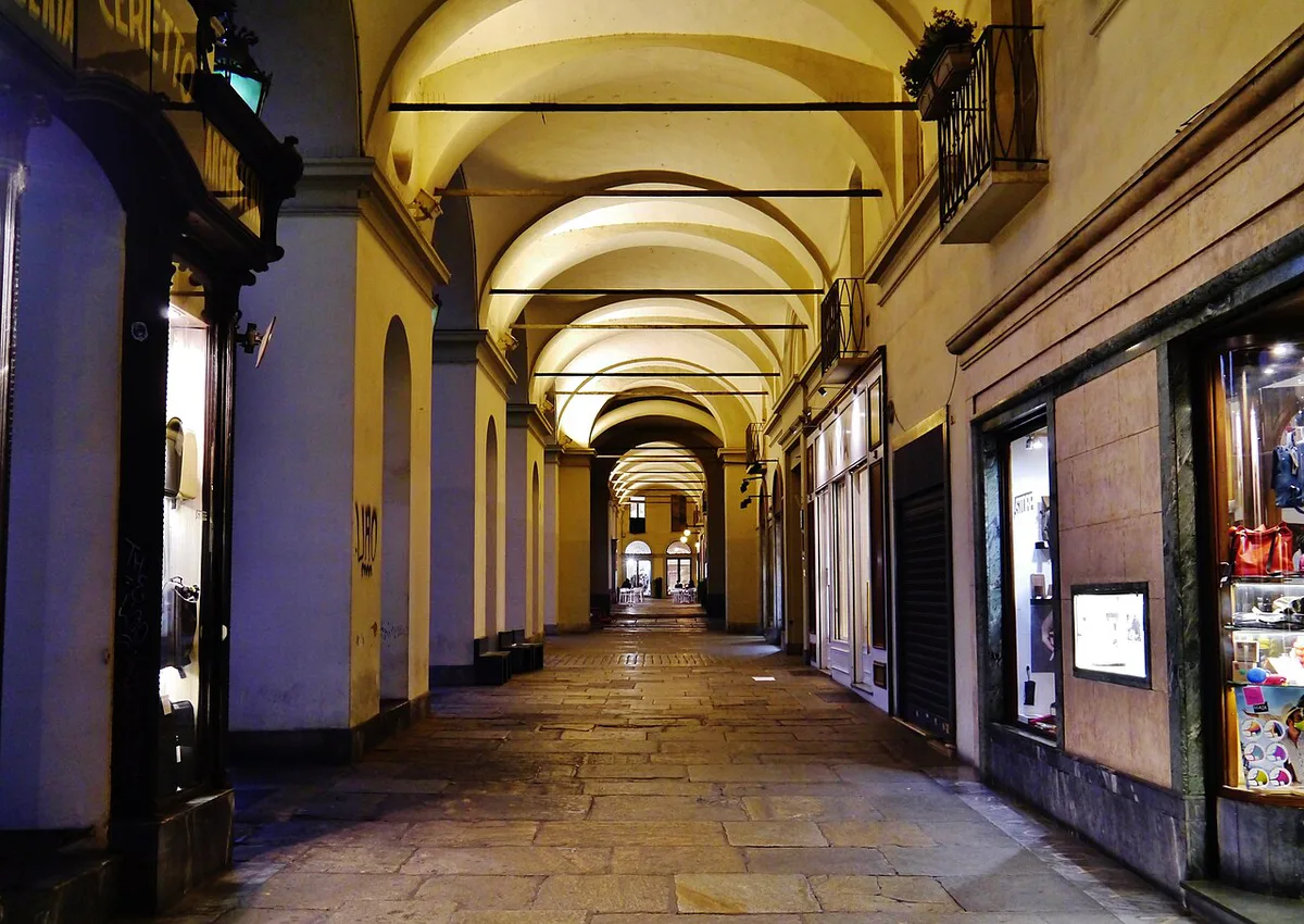 Torino Via Po di Notte — 1
