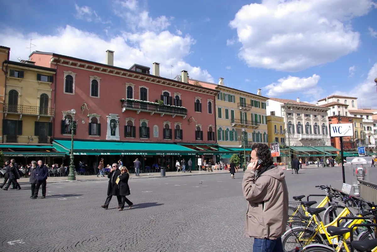 Essential Tips: Footwear, Accessibility, and Timing in Verona