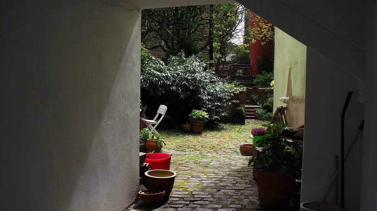 Hidden Closes and Underground History in Edinburgh
