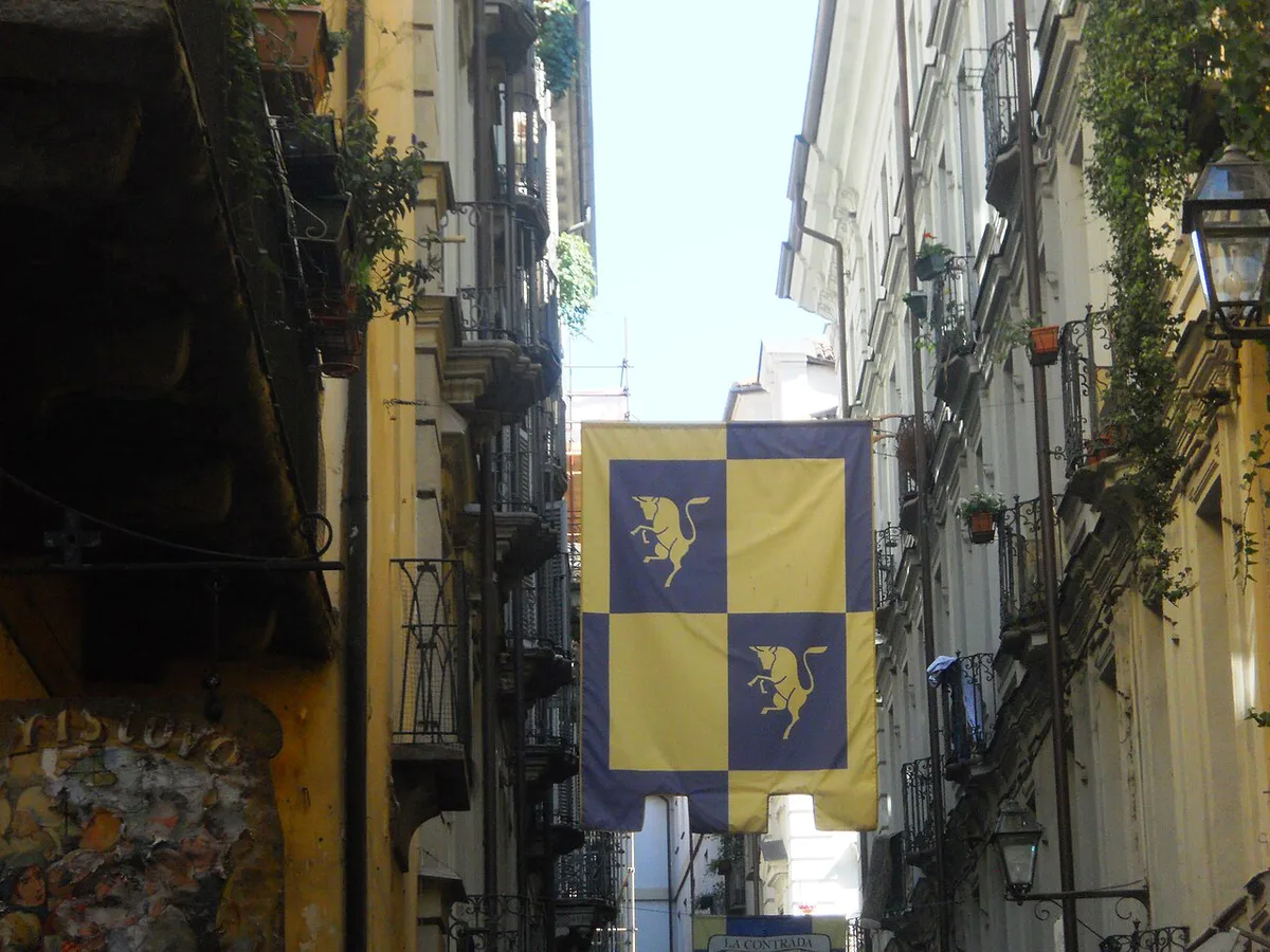Bandiere nel Quadrilatero Romano — 2