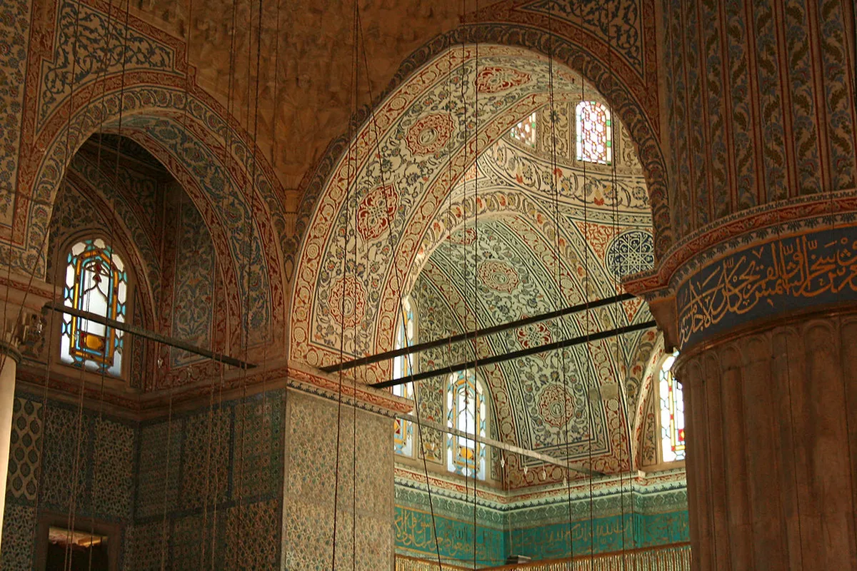 Practical Planning: Safety, Where to Stay, and Mistakes to Avoid in Istanbul